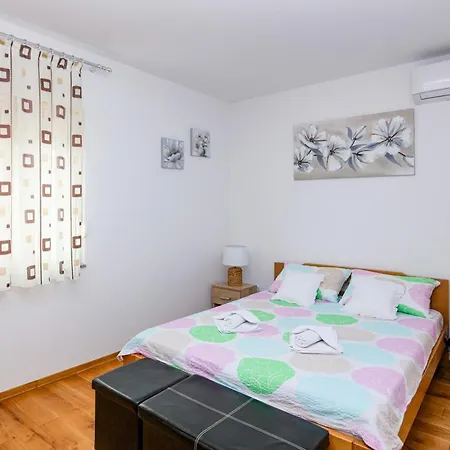Apartament By The Sea - 25428 Rogoznica (Sibenik-Knin)